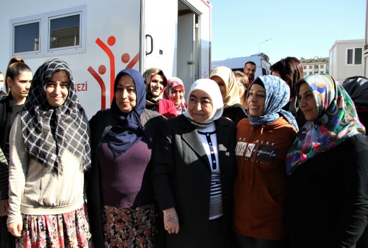 Semiha Yıldırım, Elazığ’da Depremzedeleri Ziyaret Etti