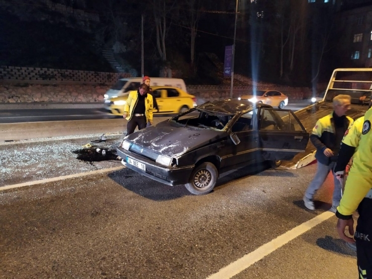 Eyüpsultan’da Araç Takla Attı: 2 Yaralı