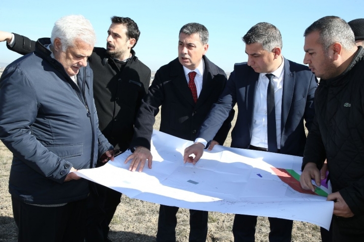 Başkan Şimşek, Mezbahane Ve Kurban Kesim Merkezi Yapılacak Alanı İnceledi