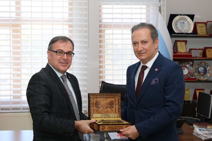 Başkan Özdoğan, “Hacılar İçin İş Birliği İçinde Çalışıyoruz”