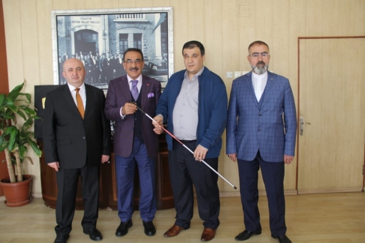 20 Görme Engelliye Beyaz Baston