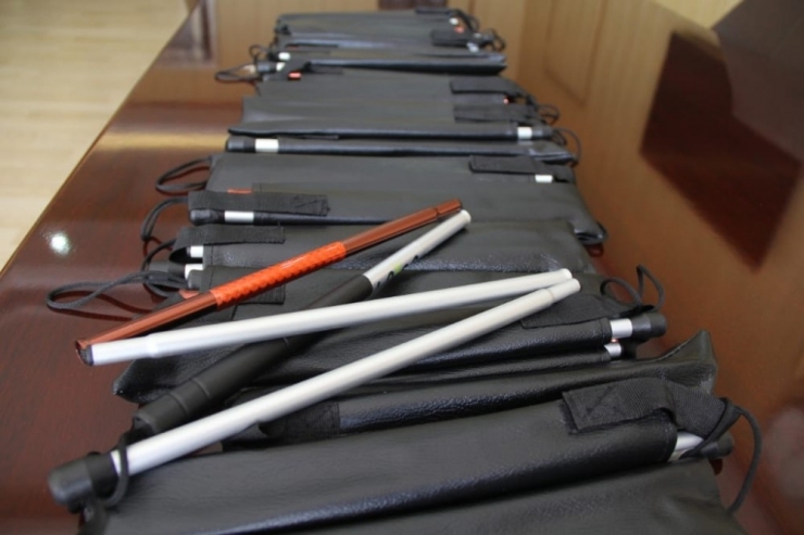 20 Görme Engelliye Beyaz Baston