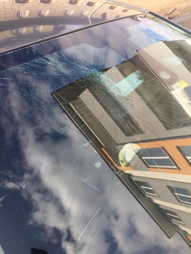 Otomobiline İnşaattan Parça Düşen Şahıs Şikayetçi Oldu