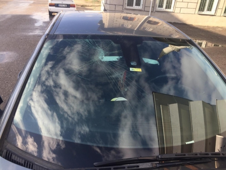 Otomobiline İnşaattan Parça Düşen Şahıs Şikayetçi Oldu