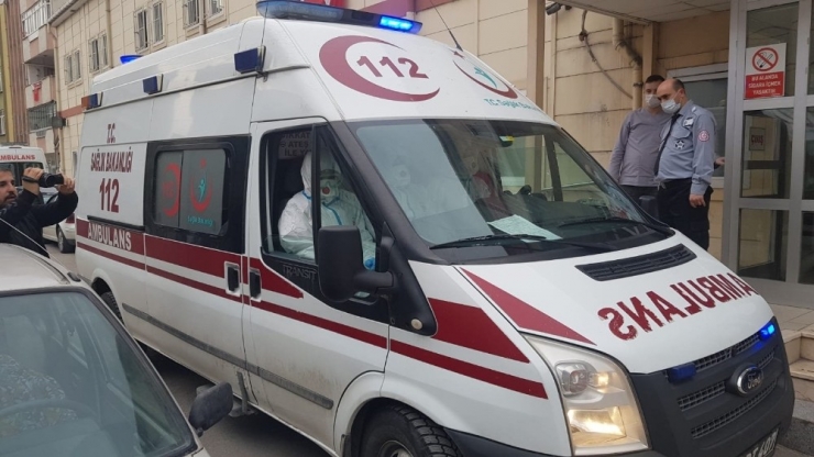 Karabük’te Umreden Dönen Yaşlı Çift Öksürük Nedeniyle Hastaneye Başvurdu