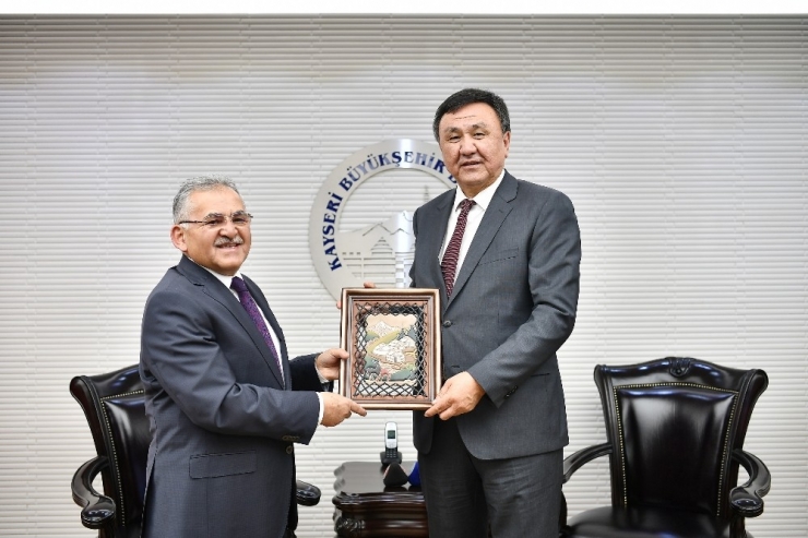 Kırgızistan’ın Ankara Büyükelçisi Ömüraliyev, Başkan Büyükkılıç’ı Ziyaret Etti
