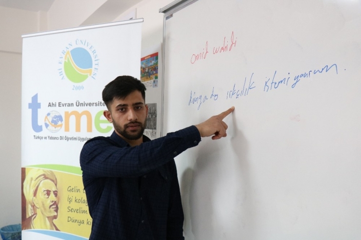 Tömer Öğrencileri, Hayallerini “Umut Tahtası”na Yazdı