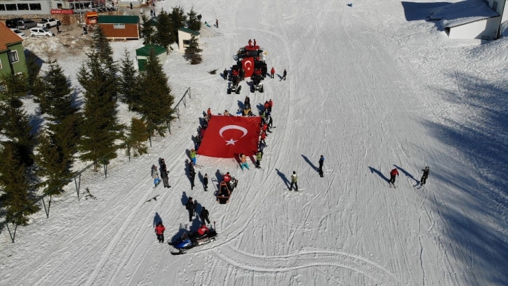 Kayak Tutkunları İdlib İçin Dev Türk Bayrağıyla Kaydı