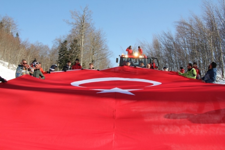 Kayak Tutkunları İdlib İçin Dev Türk Bayrağıyla Kaydı