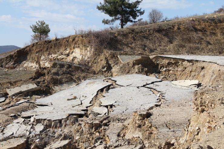 Emet-tavşanlı Kara Yolunda Heyelan