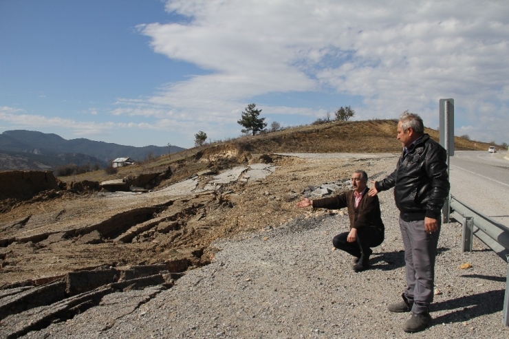 Emet-tavşanlı Kara Yolunda Heyelan