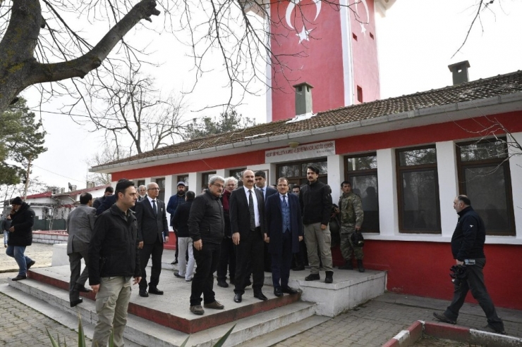 "Yunanistan Sığınma Hakkını Bırakın, Yaşam Hakkını İhlal Ediyor"