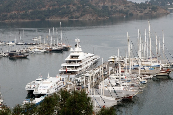 Fethiye’ye Gelen Lüks Yata 230 Bin Litre Yakıt İkmali Yapıldı