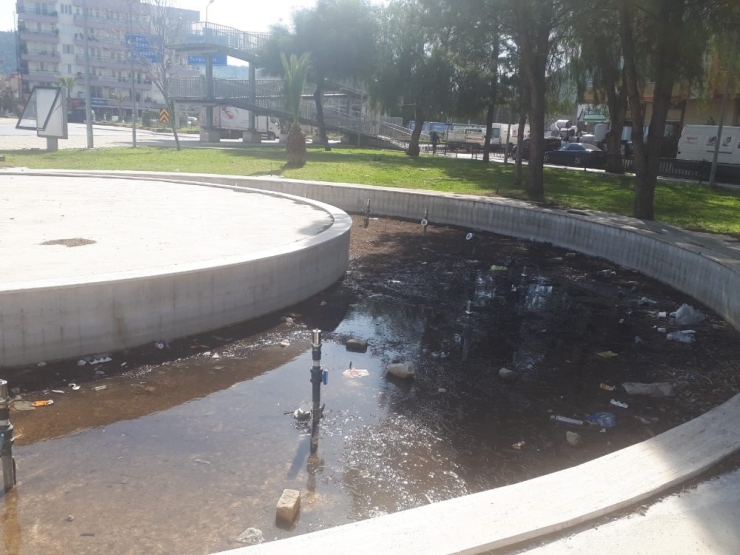 Milas Belediyesi Şehitlik Anıtını Yarım Bıraktı