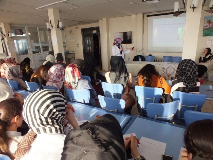 Kyk Yurdunda Kalan Öğrencilere Seminer