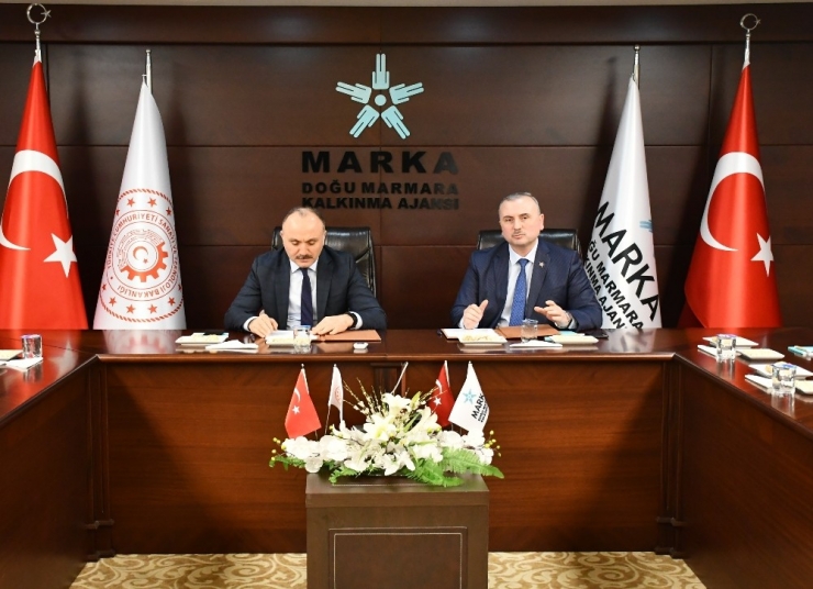 Mesleki Yaşam Ve İnovatif Çözüm Atölyesi Projesi İçin İmzalar Atıldı