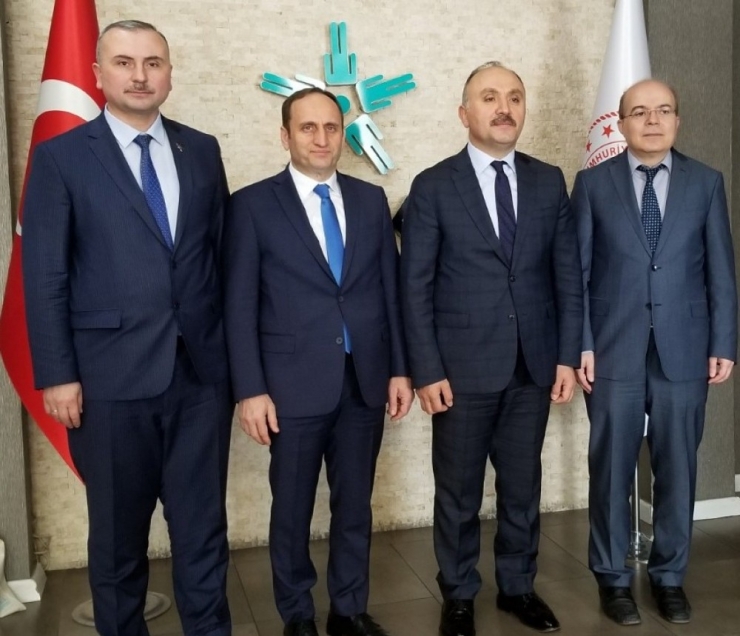 Mesleki Yaşam Ve İnovatif Çözüm Atölyesi Projesi İçin İmzalar Atıldı