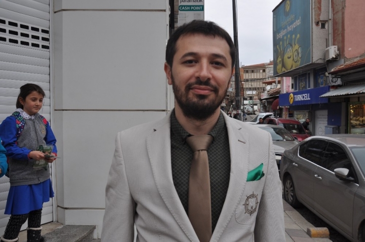 İlkokul Öğrencilerinden Esnafı Uyaran Hediye