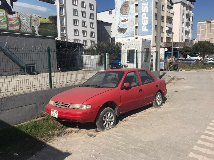 Terk Edilmiş Hurda Araçlar Kaldırılıyor
