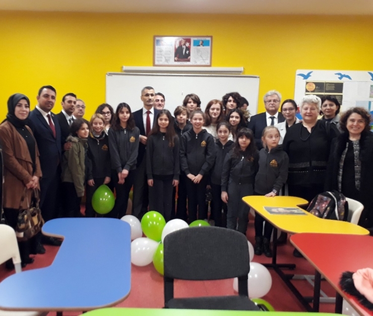 Özel Okullu Öğrencilerden "Özel" Çocuklara Tam Donanımlı Sınıf