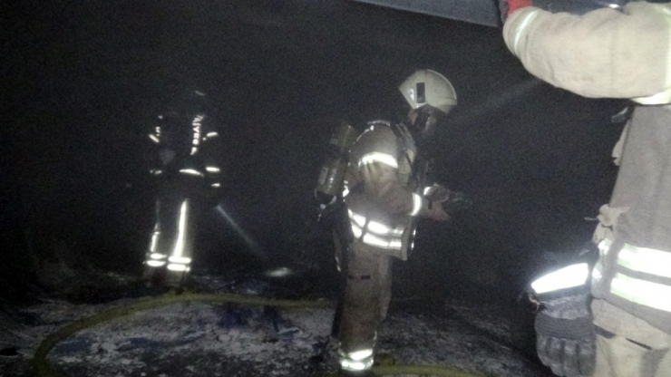 Otoparkta Araçlar Yandı, Sahipleri Birbirine Girdi