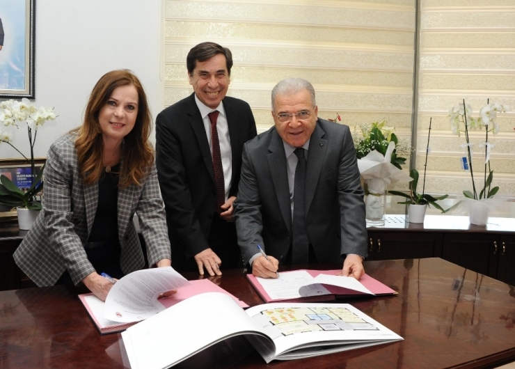 Balçova’da İkinci Baharını Yaşayanlara Yeni Merkez