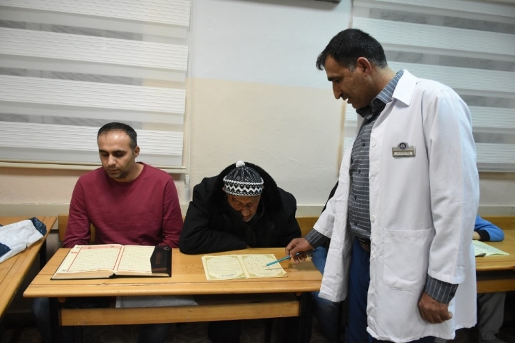 Şahinbey’den İşçilere Gece Kur’an Kursu