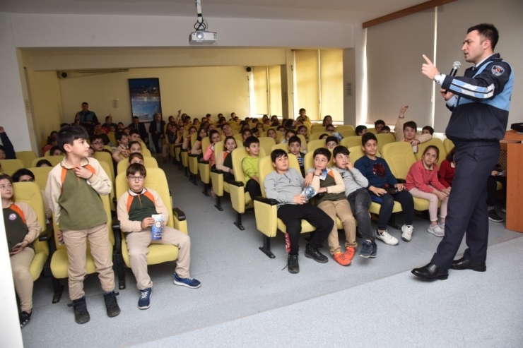 Öğrencilere ’Bilinçli Tüketici’ Eğitimi