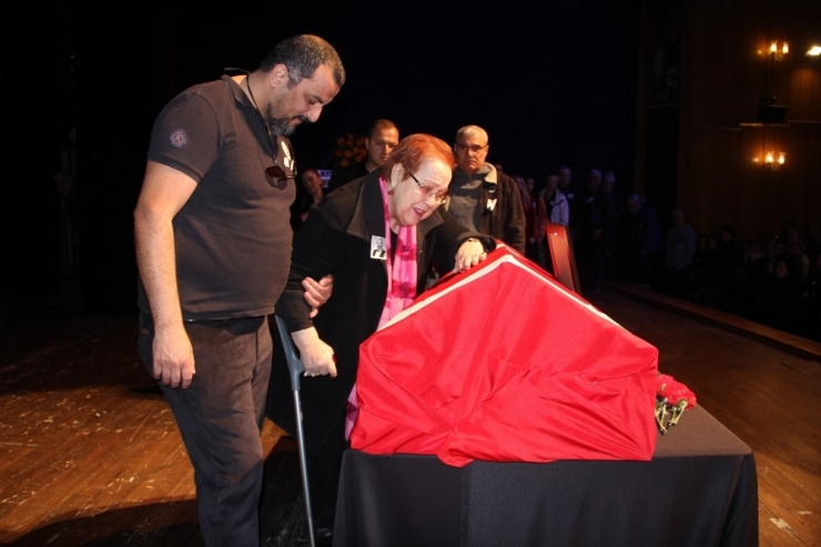 Ünlü Sanatçı Kıvanç Uğraşbul Son Yolculuğuna Uğurlandı