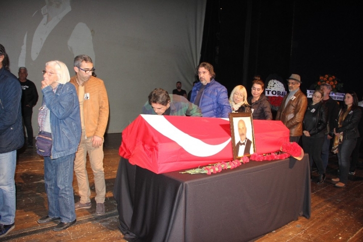 Ünlü Sanatçı Kıvanç Uğraşbul Son Yolculuğuna Uğurlandı