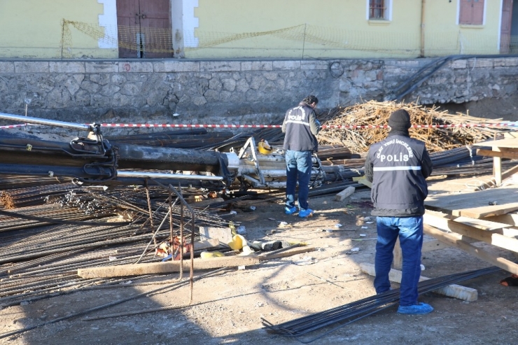 Devrilen Vincin Altında Kalan İşçi Ağır Yaralandı