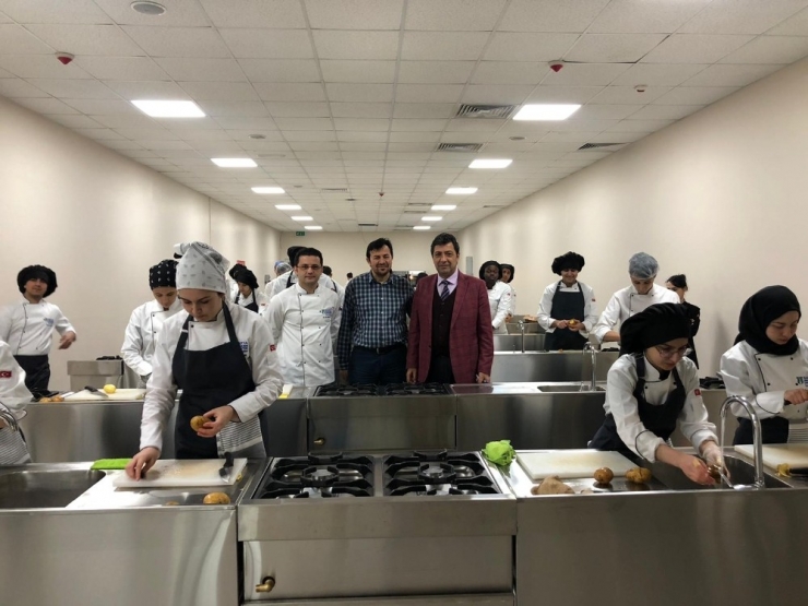 Subü’de Uygulama Mutfağında Eğitim Gerçekleşti