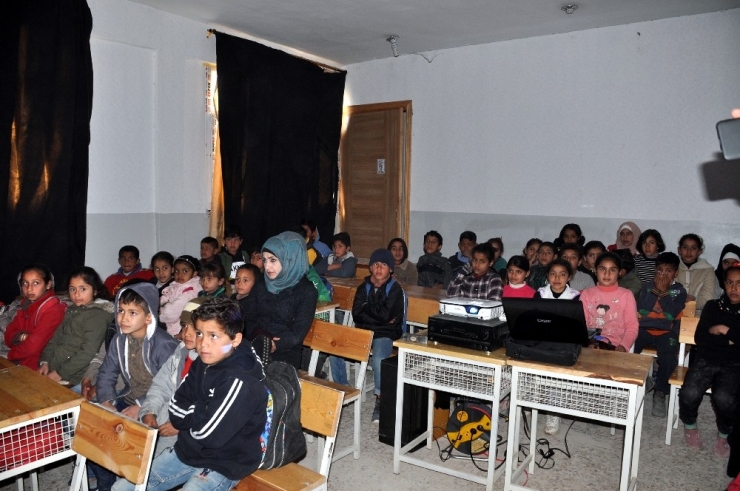 Suriyeli Minikler İlk Kez Sinemayla Tanıştı