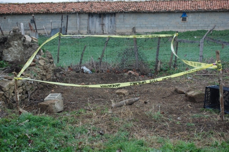 Bağ Evi Bahçesinde Tank Topu Mühimmatı Bulundu