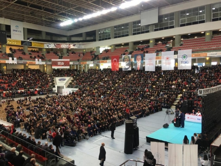 Engelli Oğulları Adına Ev Çıkınca Gözyaşlarına Hakim Olamadılar