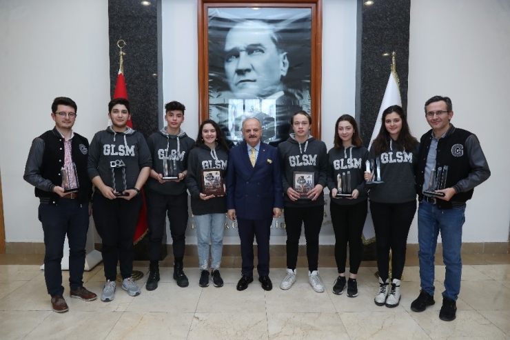 Vali Çakacak, Gelişim Okulları Robot Takımı Öğrencilerini Kabul Etti