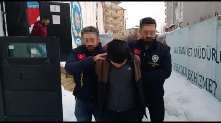 Silah Zoruyla Gasp Yapan Şahıs Tutuklandı