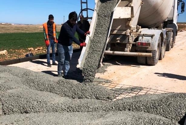 Viranşehir’de Beton Yol Yapım Çalışmaları