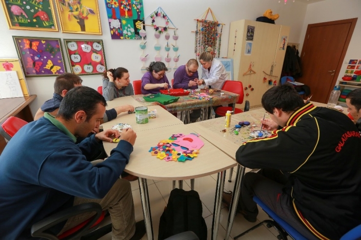 Yenimahalle’nin Özgürleşen Elleri Üretiyor