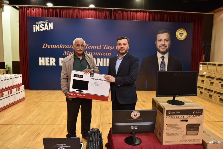 Başkan Kocaispir’den Muhtarlara Bilgisayar