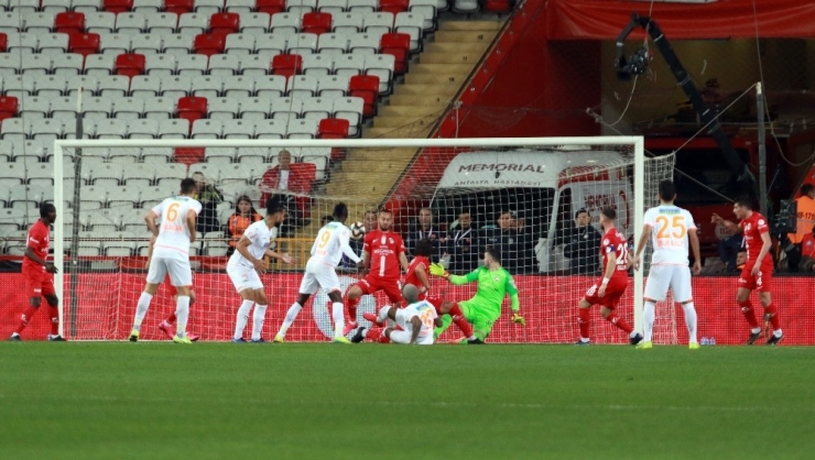 Ziraat Türkiye Kupası: Antalyaspor: 0 - Aytemiz Alanyaspor: 0 (İlk Yarı)