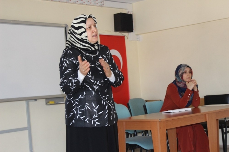 Öğrencilerine Obezite İle Mücadele Ve Sağlıklı Beslenme Anlatıldı