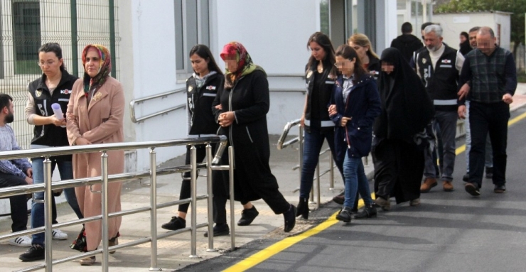 Fetö’nün Ablası Gülerek Gittiği Adliyede Tutuklandı