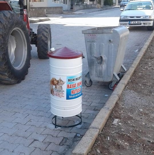 Besni Belediye Bayat Ekmekleri Topluyor