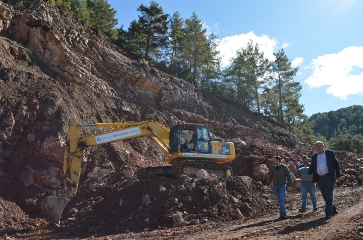 Büyükalan-dereköy Grup Yolunda Heyelan Çalışması