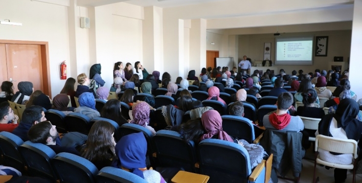 Sosyal Medya Mı? Sosyal Yara Mı? Konferansı Gerçekleşti