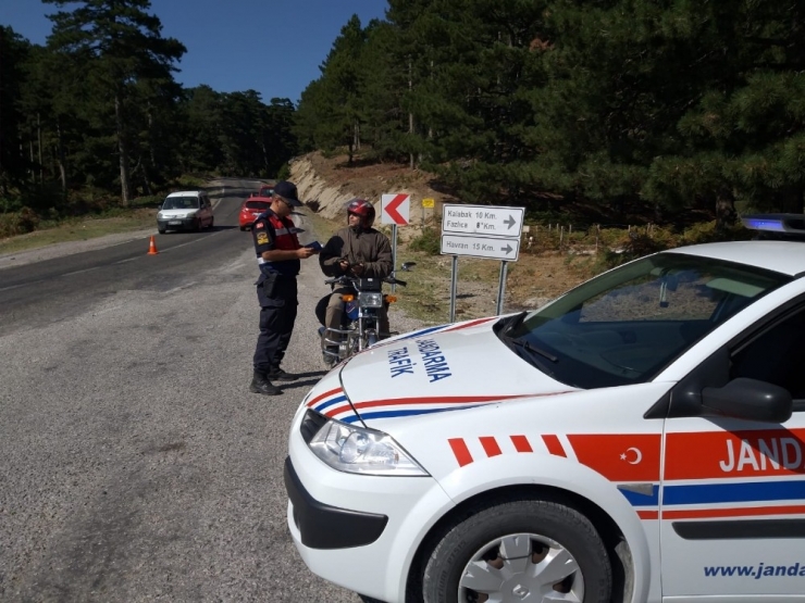 Jandarma Aranan 33 Kişiyi Yakaladı