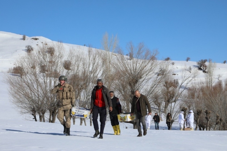 Mehmetçik’ten Köylüye Helikopterli Hizmet