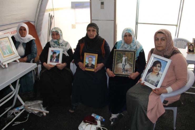 Hdp Önündeki Ailelerin Evlat Nöbeti 185’inci Gününde