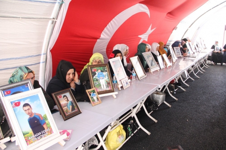 Hdp Önündeki Ailelerin Evlat Nöbeti 185’inci Gününde